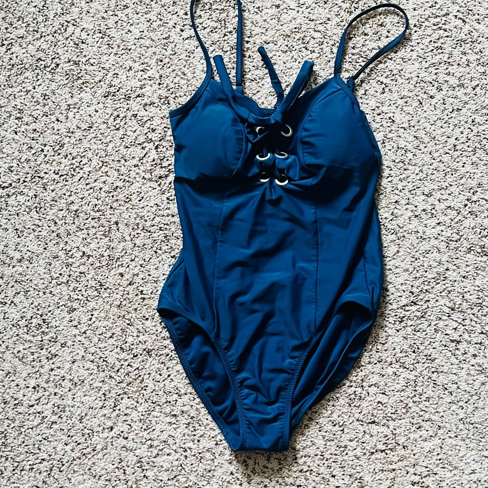 One piece swim suit